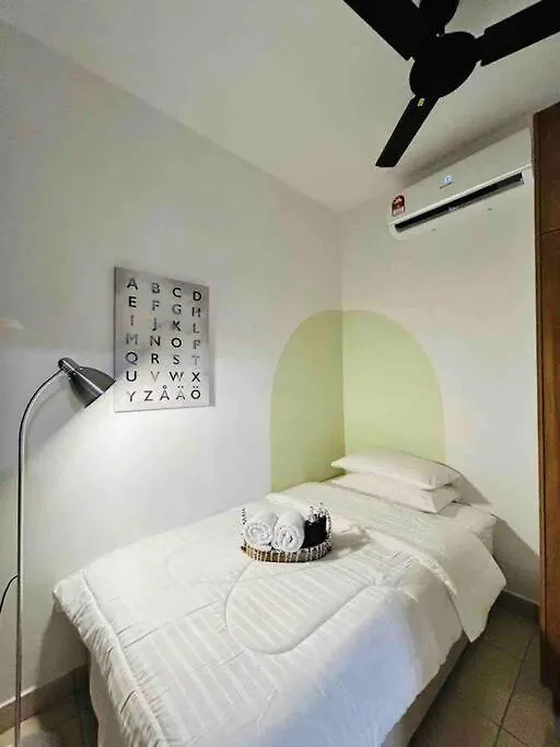 New Chic Cosy Sepang Klia Klia2 5-7 Pax Apartment