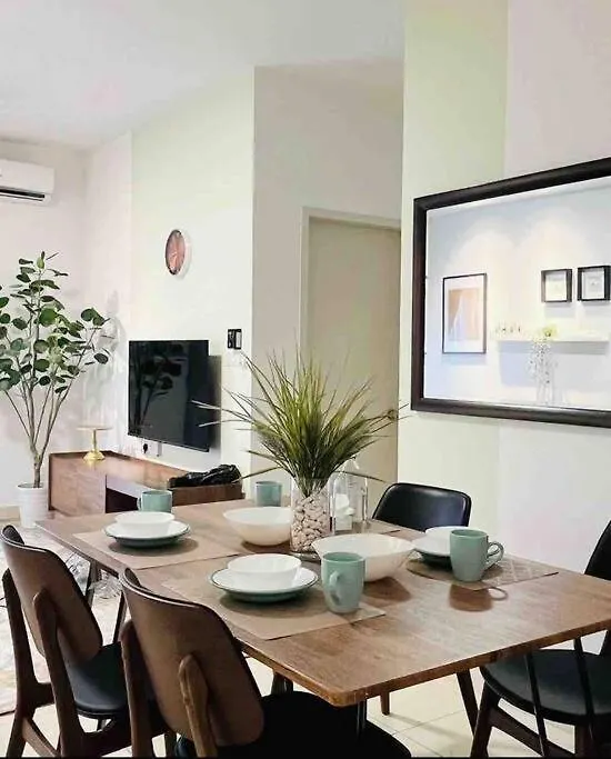 New Chic Cosy Sepang Klia Klia2 5-7 Pax Apartment